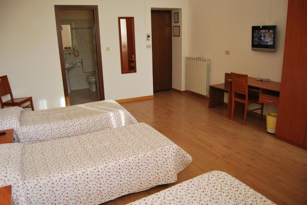 Hotel Alabarda Triëst Kamer foto