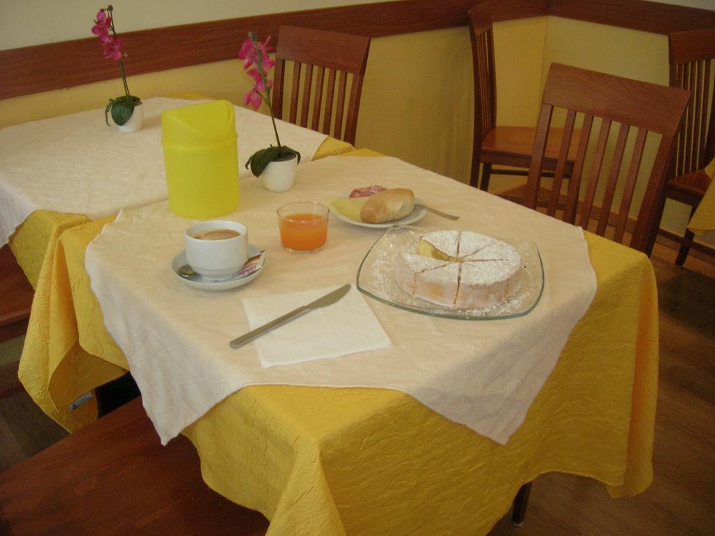 Hotel Alabarda Triëst Buitenkant foto