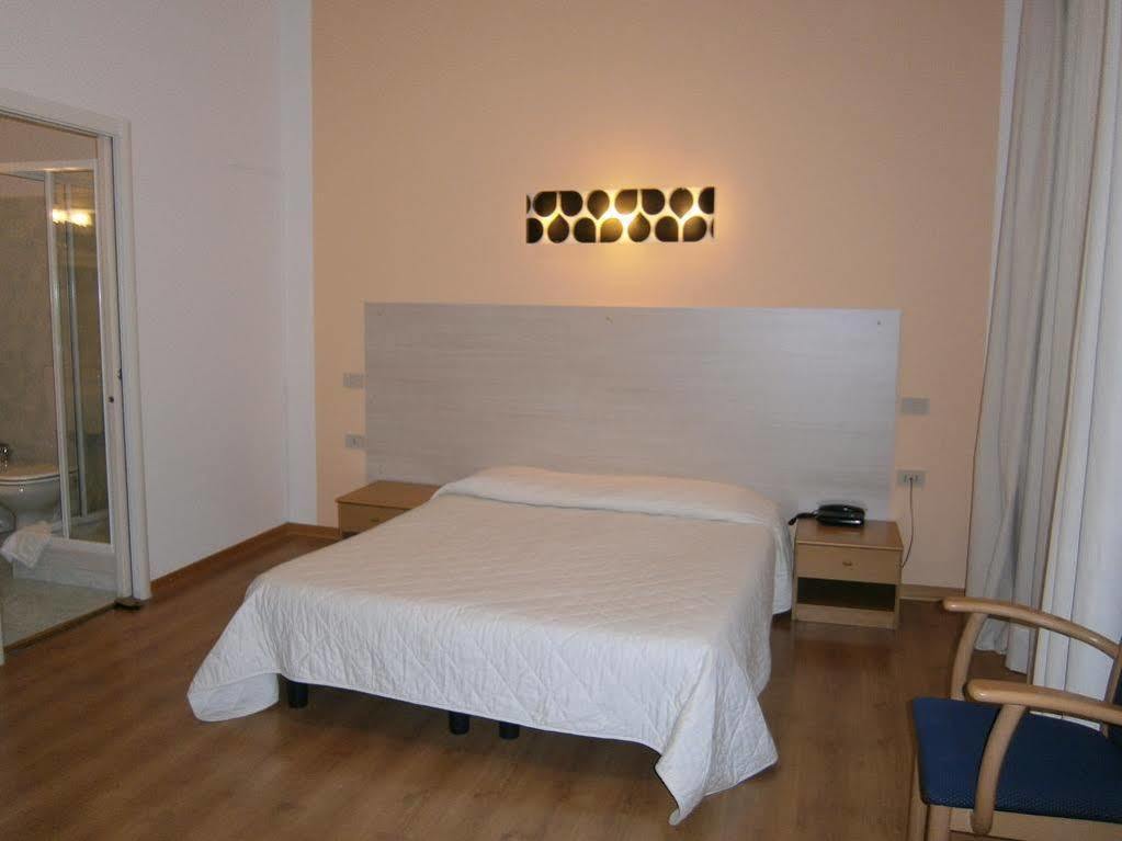 Hotel Alabarda Triëst Kamer foto